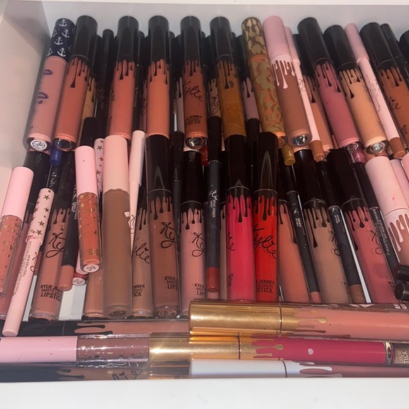 COPY - Lot of Kylie lip kits - Picture 3 of 4